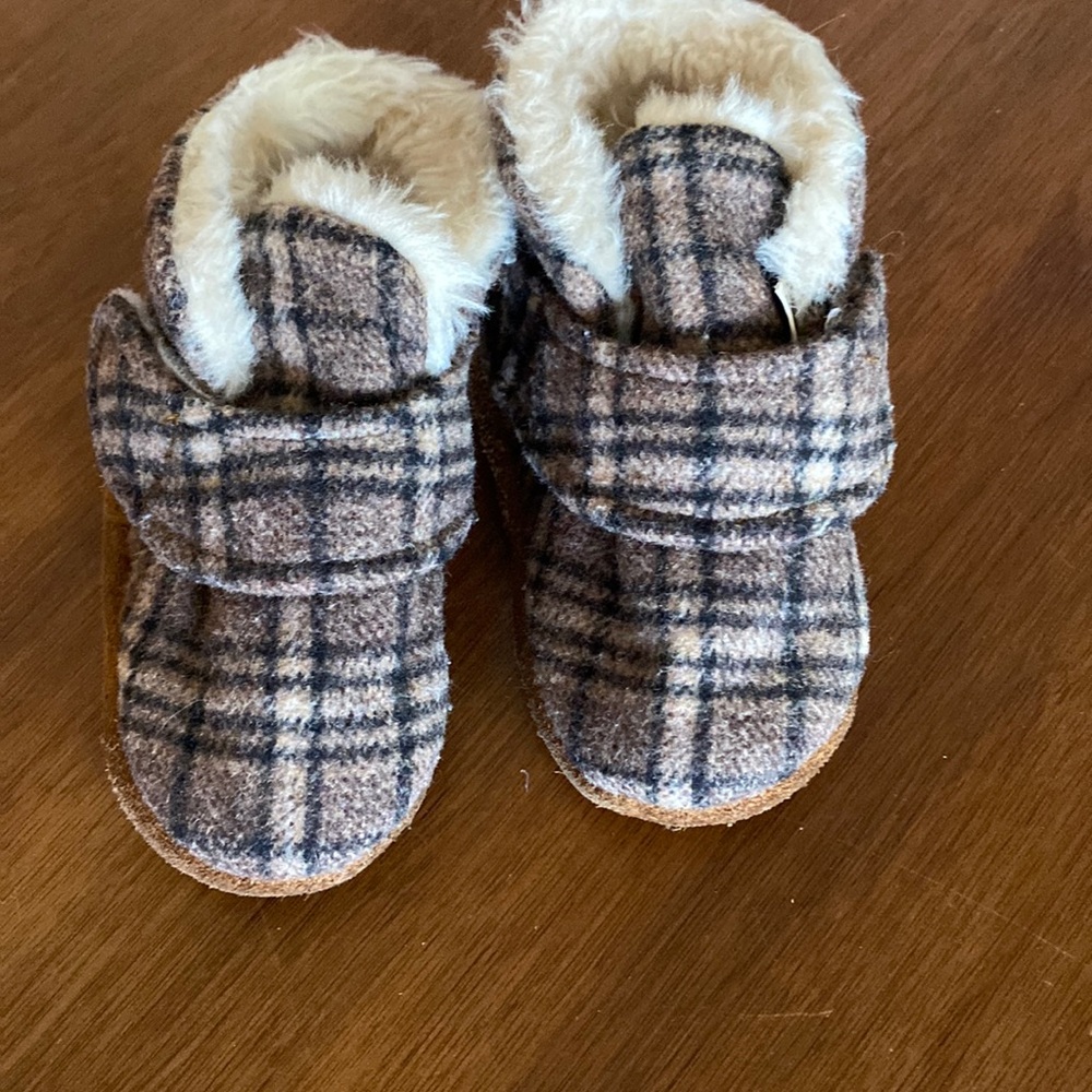 Fur lined moccasins, baby size 3 excellent used condition